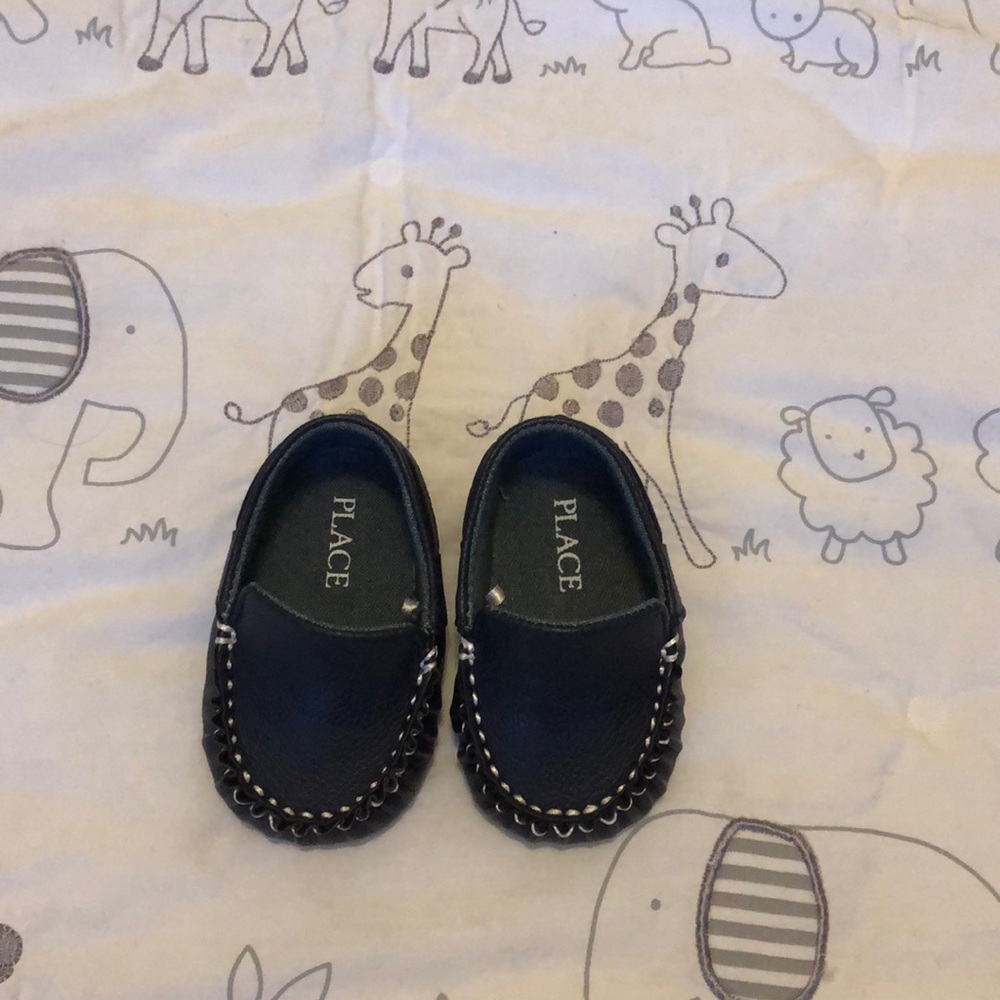 BRAND NEW Children’s Place loafers - Size NB